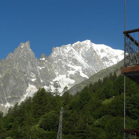 Hotel Funivia Courmayeur Exterior photo