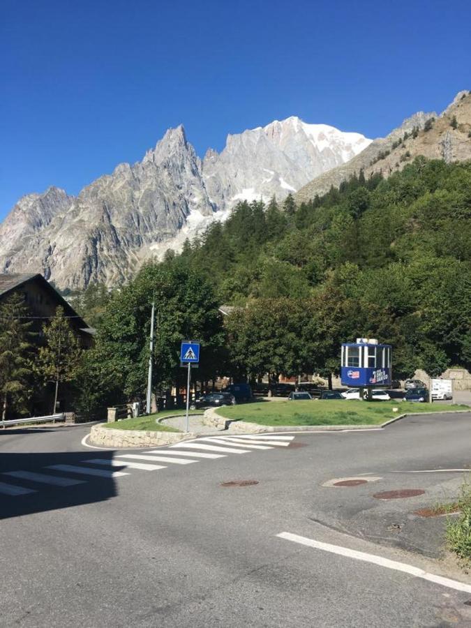 Hotel Funivia Courmayeur Exterior photo